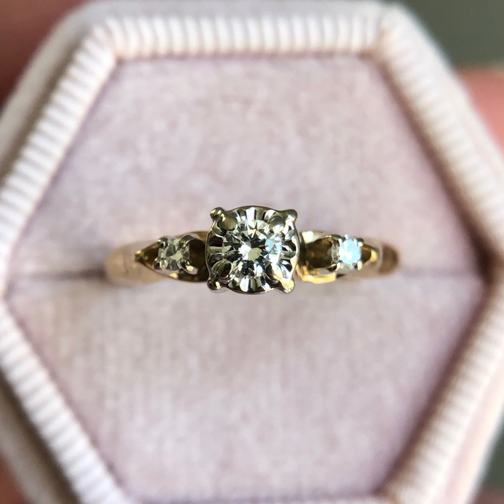 14K Pre-loved engagement ring w/ Diamonds